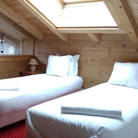 Pele - Alpes Travel - - Sleeps 11